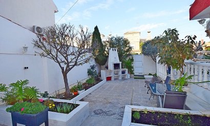 Resale - Villa - Torrevieja