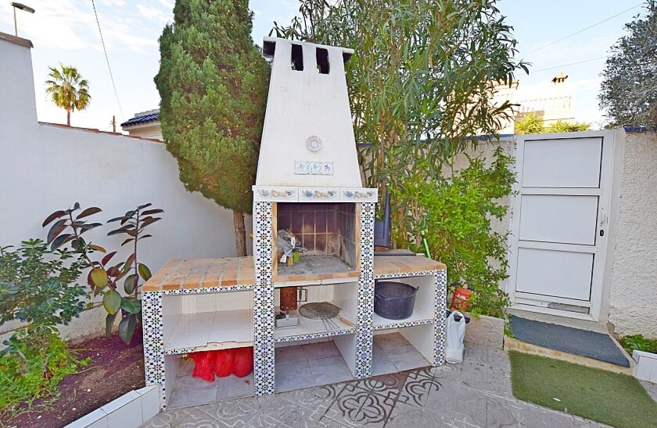 Resale - Villa - Torrevieja