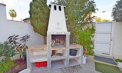 Resale - Villa - Torrevieja