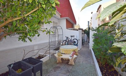 Resale - Villa - Torrevieja