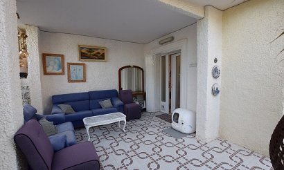 Resale - Villa - Torrevieja