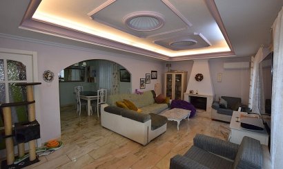 Resale - Villa - Torrevieja