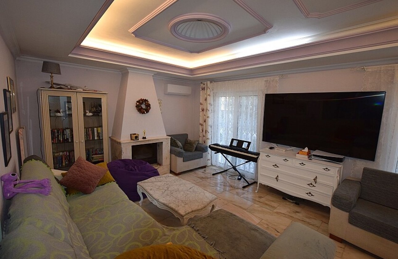 Resale - Villa - Torrevieja