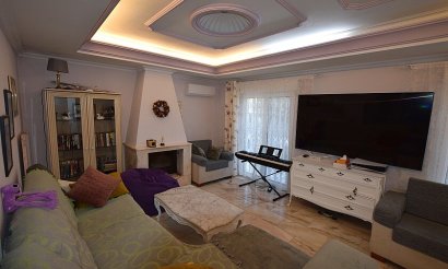 Resale - Villa - Torrevieja