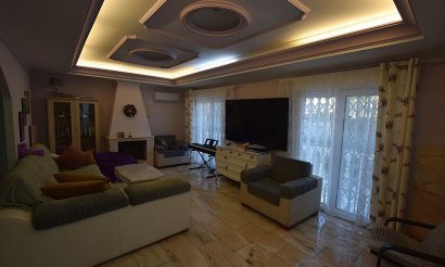 Resale - Villa - Torrevieja