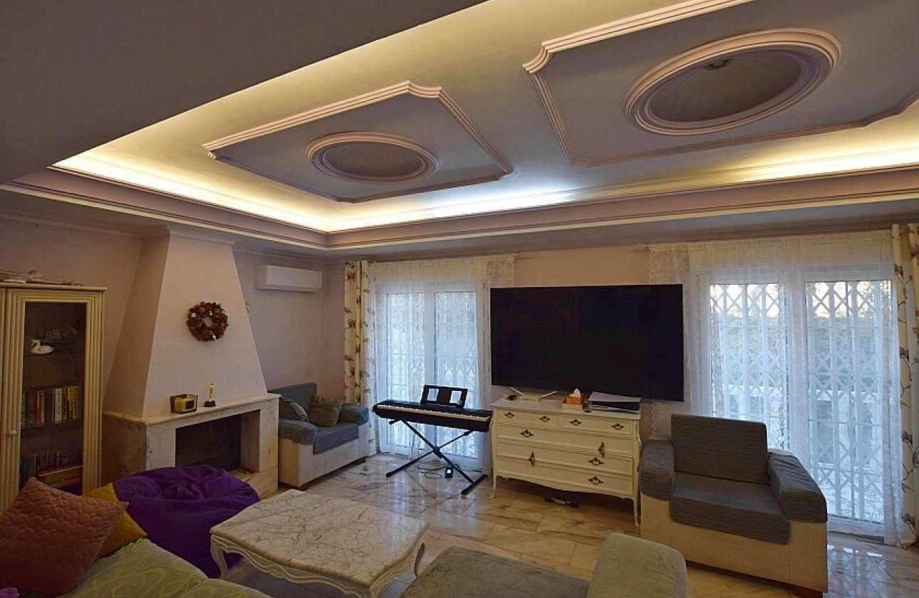 Resale - Villa - Torrevieja