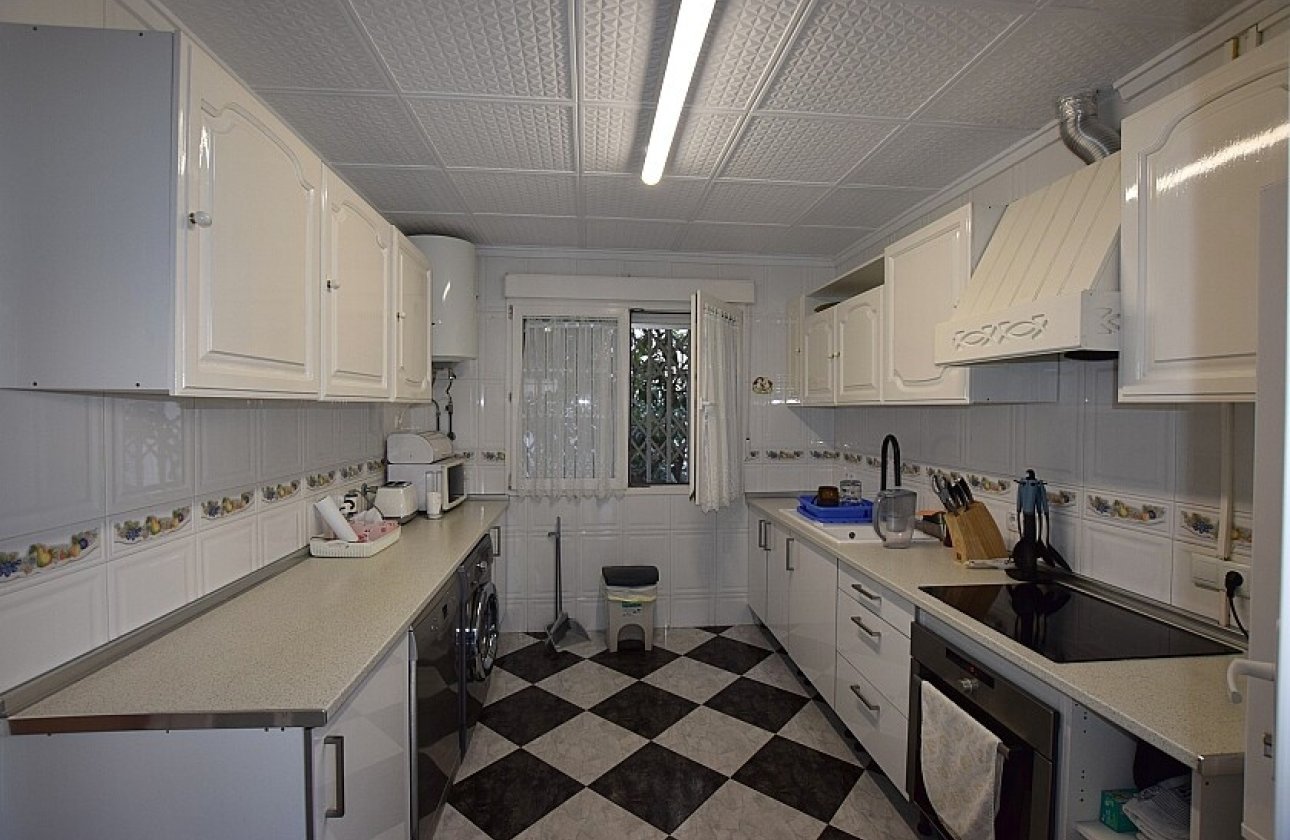 Resale - Villa - Torrevieja