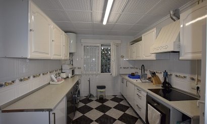 Resale - Villa - Torrevieja