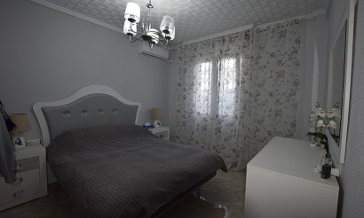 Resale - Villa - Torrevieja