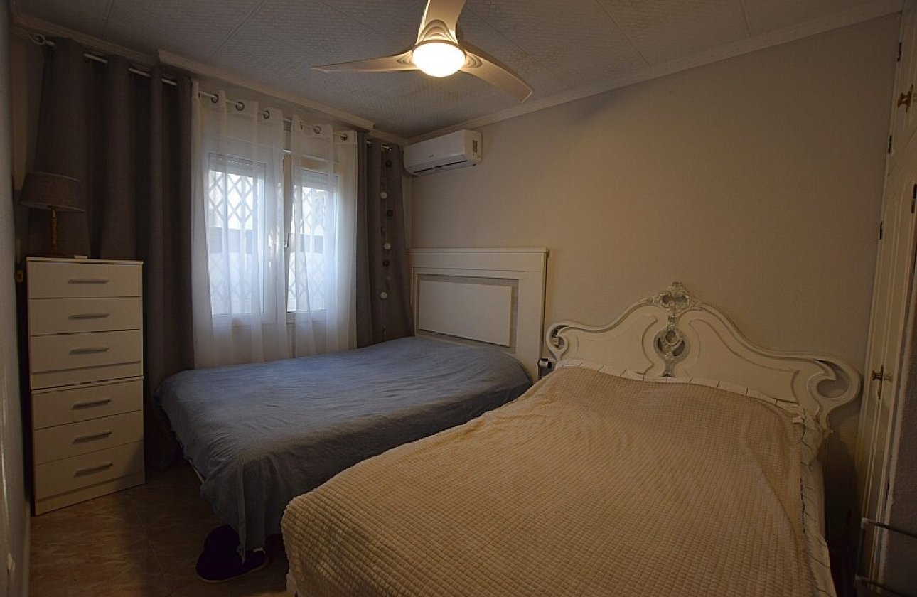 Resale - Villa - Torrevieja