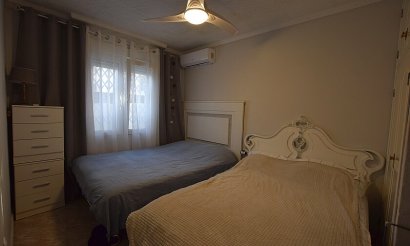 Resale - Villa - Torrevieja