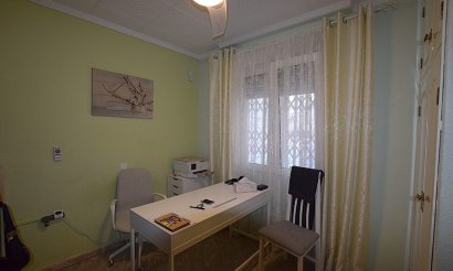 Resale - Villa - Torrevieja