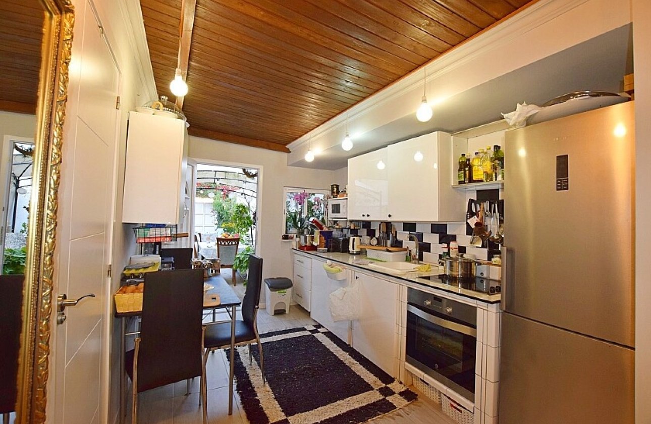 Resale - Villa - Torrevieja