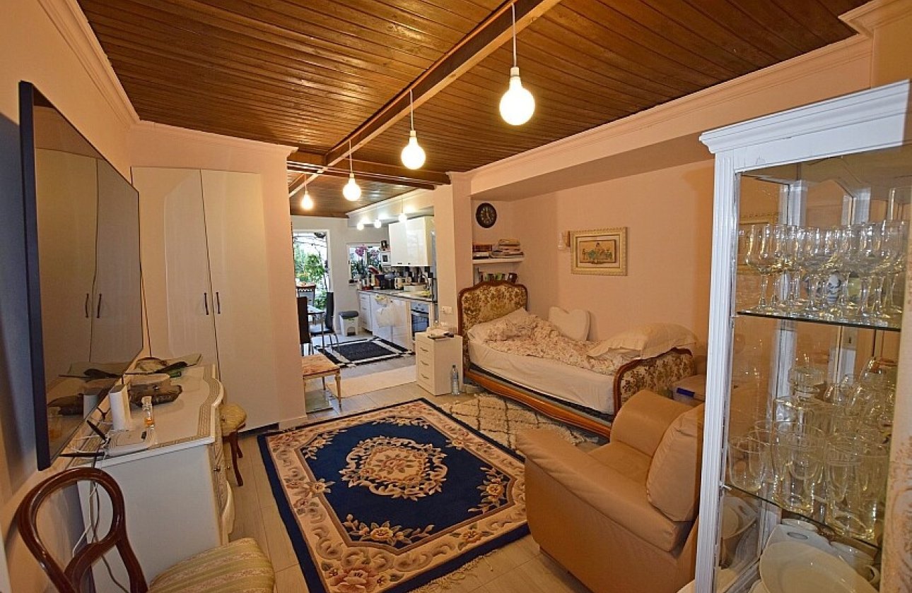 Resale - Villa - Torrevieja