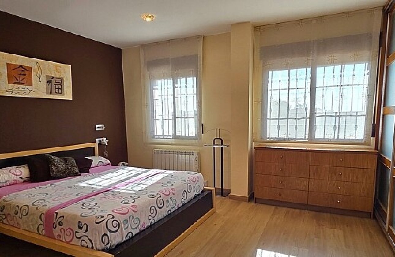 Resale - Townhouse - La Mata