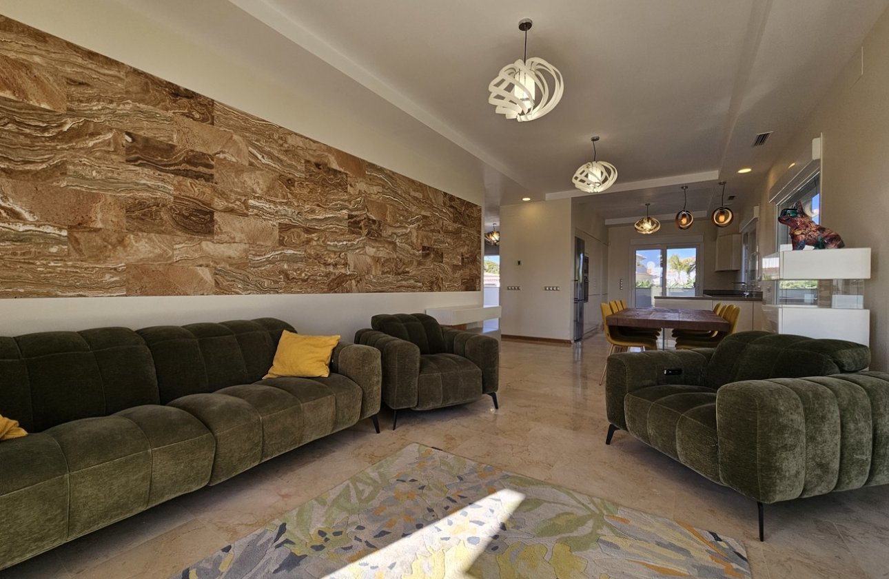 Resale - Villa - La Zenia