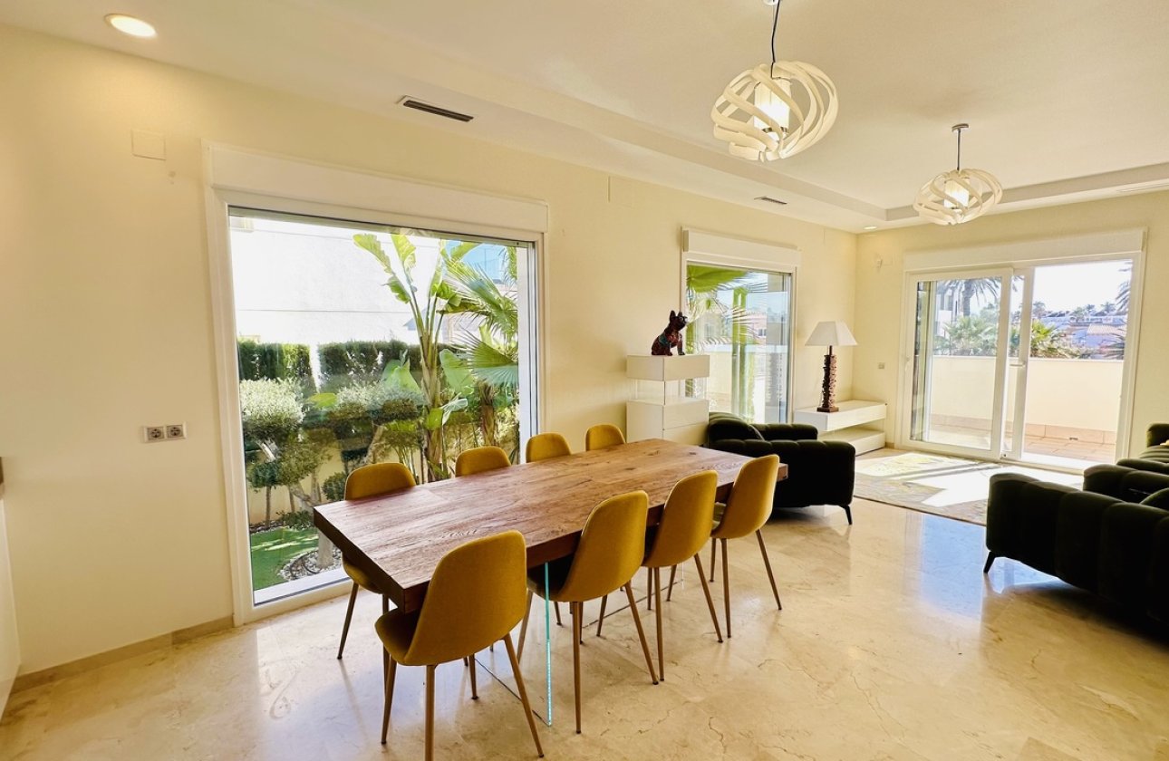 Resale - Villa - La Zenia