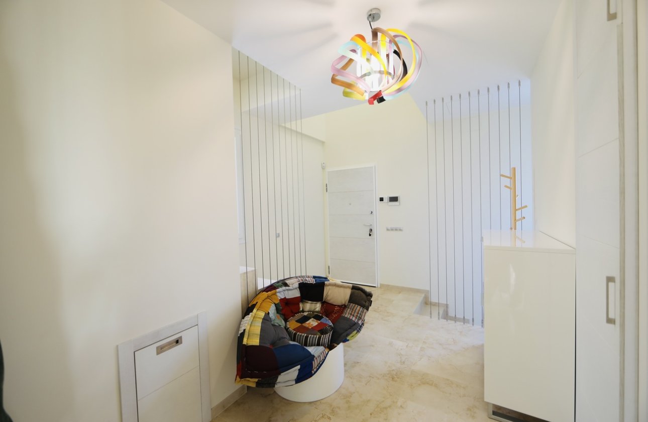 Resale - Villa - La Zenia