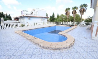 Resale - Villa - Orihuela Costa - Villamartín-Las Filipinas