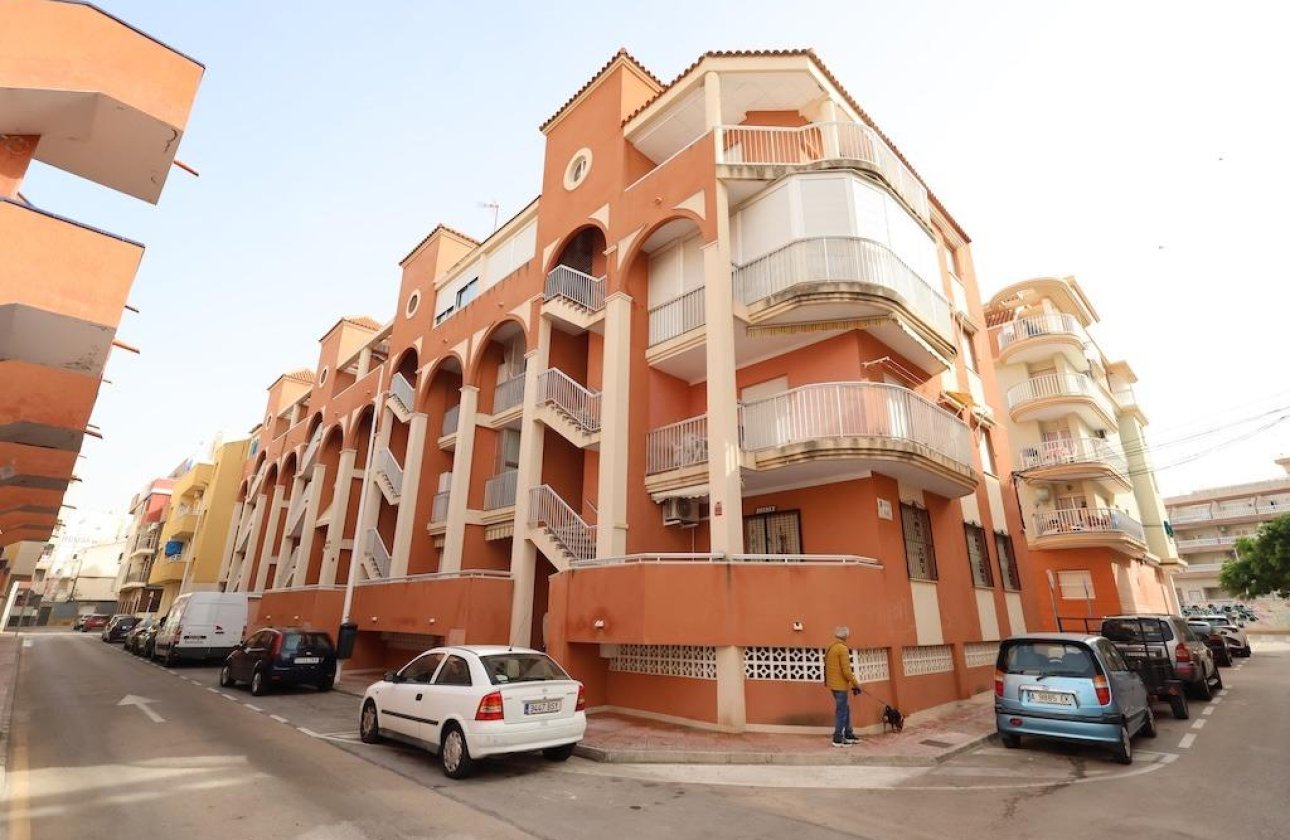 Resale - Apartment / flat - Torrevieja - La Mata pueblo