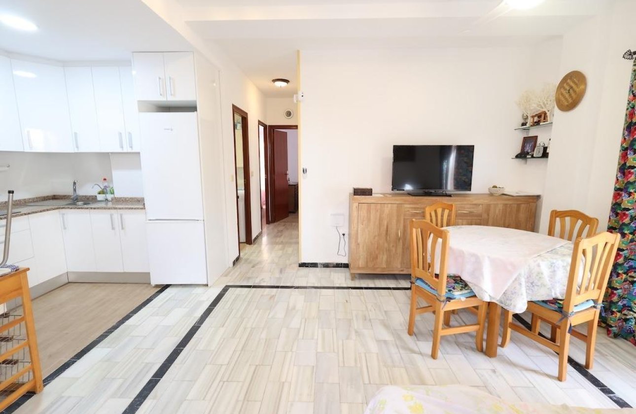 Resale - Apartment / flat - Torrevieja - La Mata pueblo