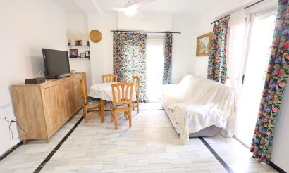 Resale - Apartment / flat - Torrevieja - La Mata pueblo