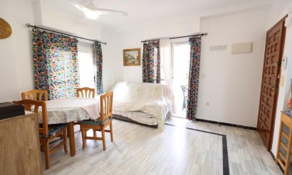Resale - Apartment / flat - Torrevieja - La Mata pueblo