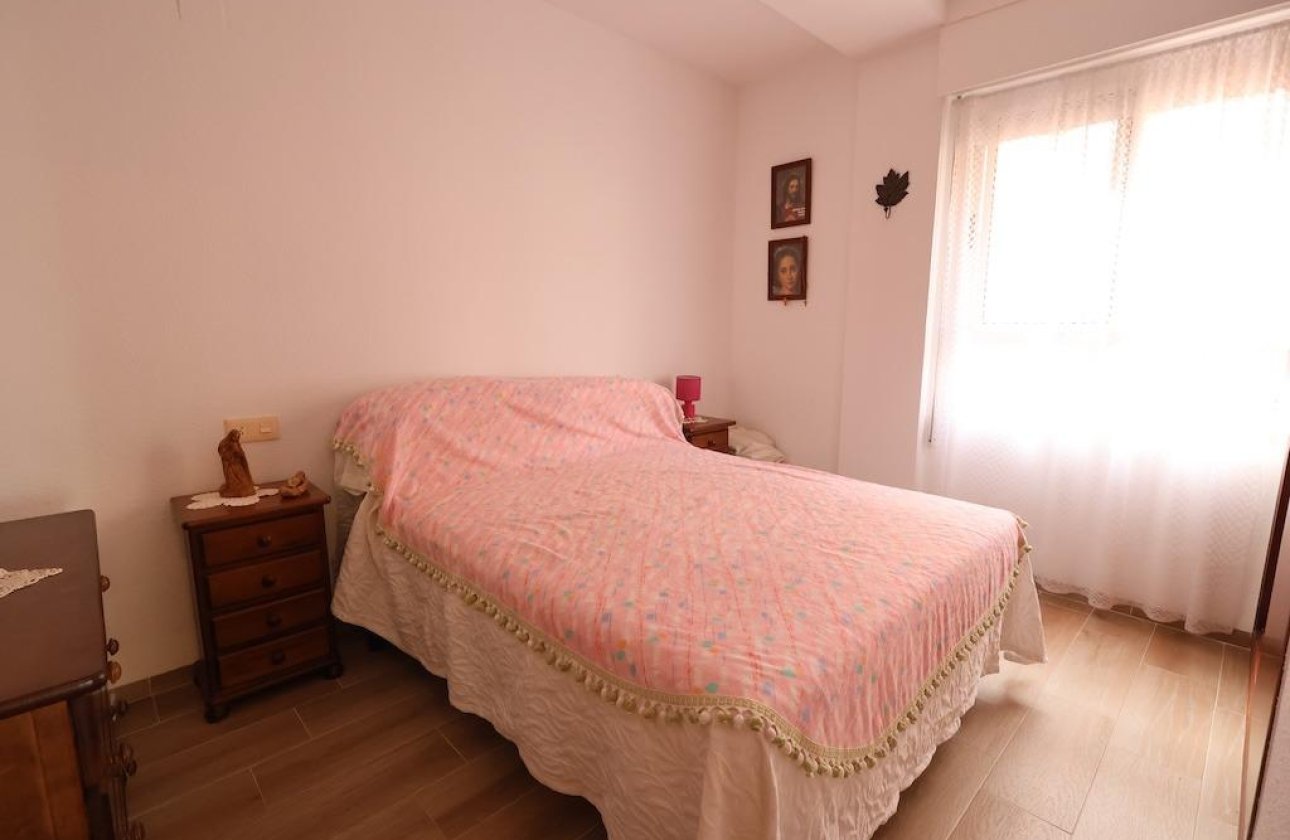 Resale - Apartment / flat - Torrevieja - La Mata pueblo