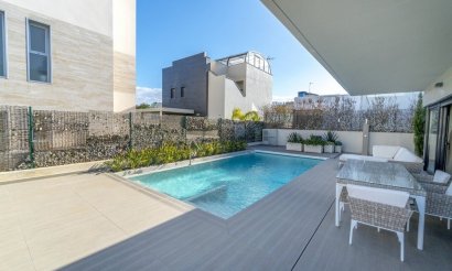 Resale - Villa - Orihuela Costa - Agua Marina