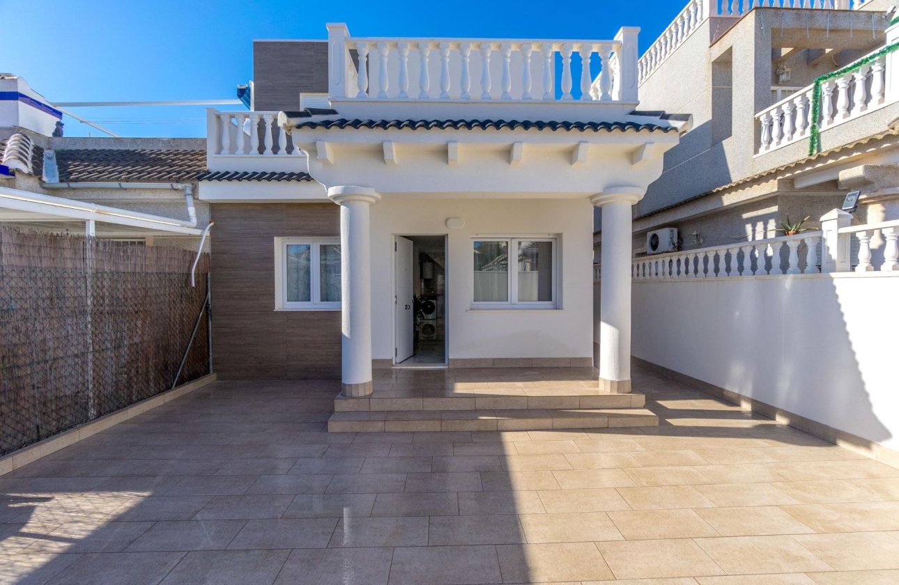 Resale - Villa / Semi detached - Torrevieja - El chaparral