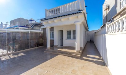 Resale - Villa / Semi detached - Torrevieja - El chaparral