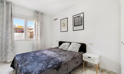 Resale - Villa / Semi detached - Torrevieja - El chaparral