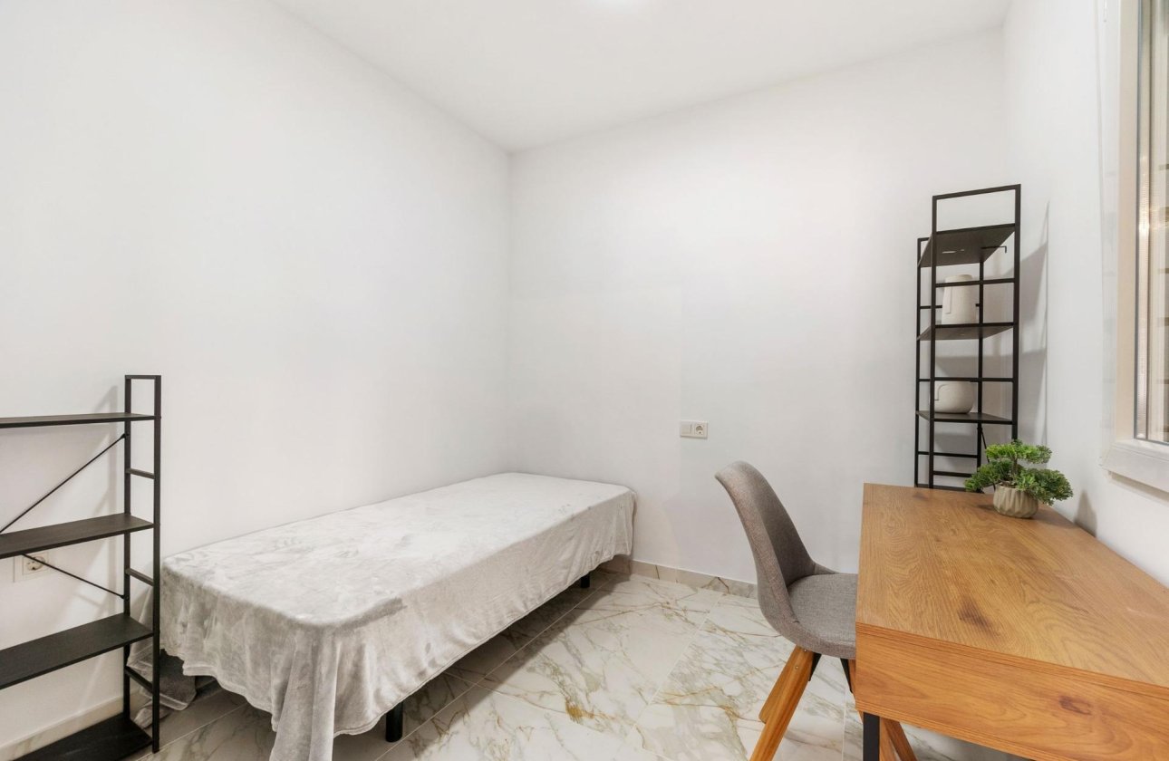 Resale - Villa / Semi detached - Torrevieja - El chaparral