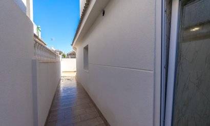 Resale - Villa / Semi detached - Torrevieja - El chaparral