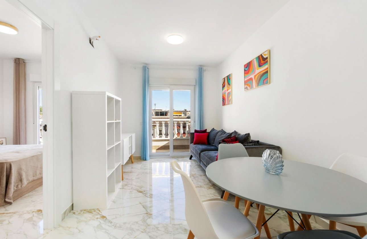 Resale - Villa / Semi detached - Torrevieja - El chaparral