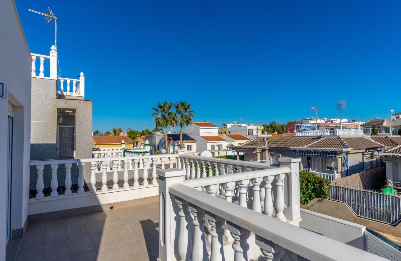Resale - Villa / Semi detached - Torrevieja - El chaparral