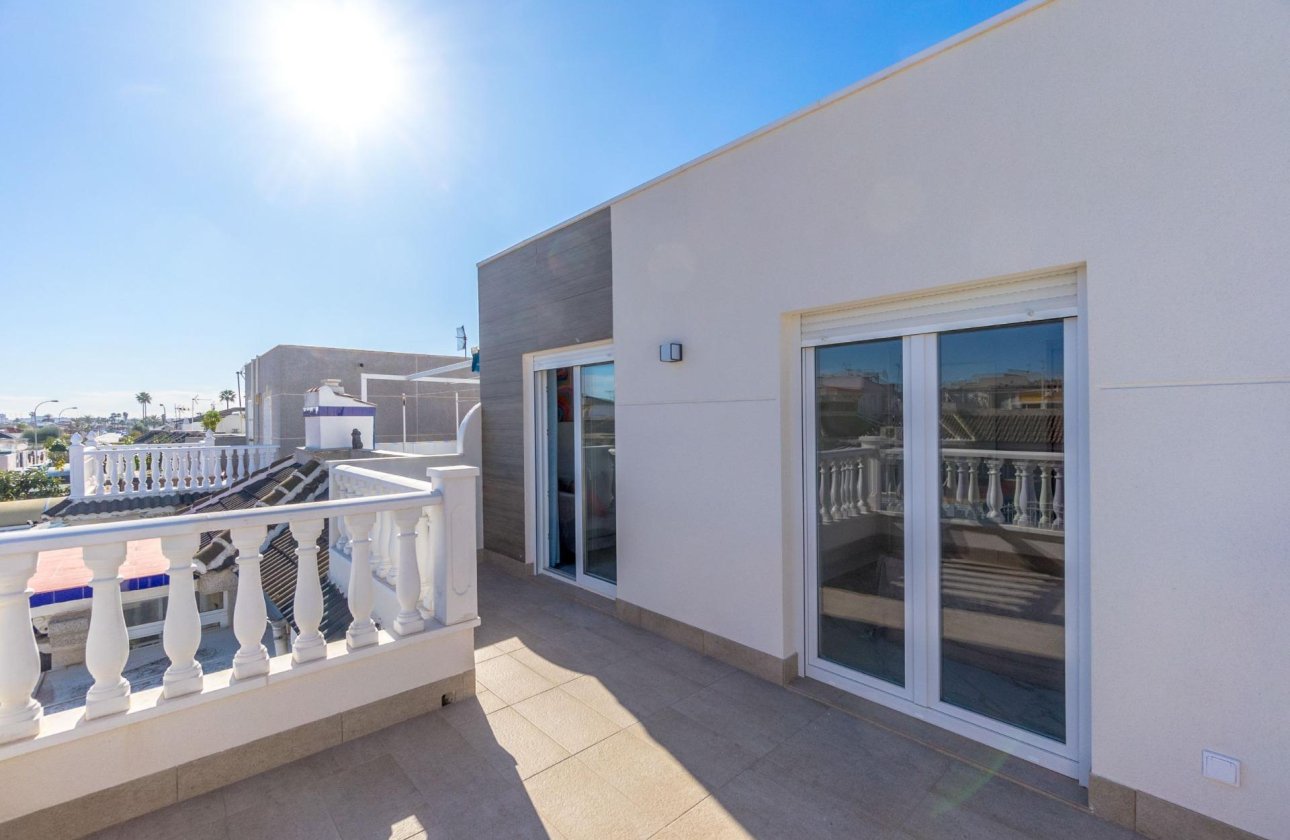 Resale - Villa / Semi detached - Torrevieja - El chaparral
