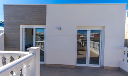 Resale - Villa / Semi detached - Torrevieja - El chaparral