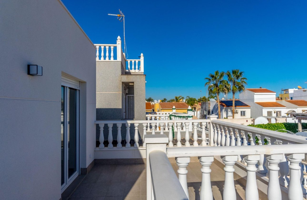 Resale - Villa / Semi detached - Torrevieja - El chaparral