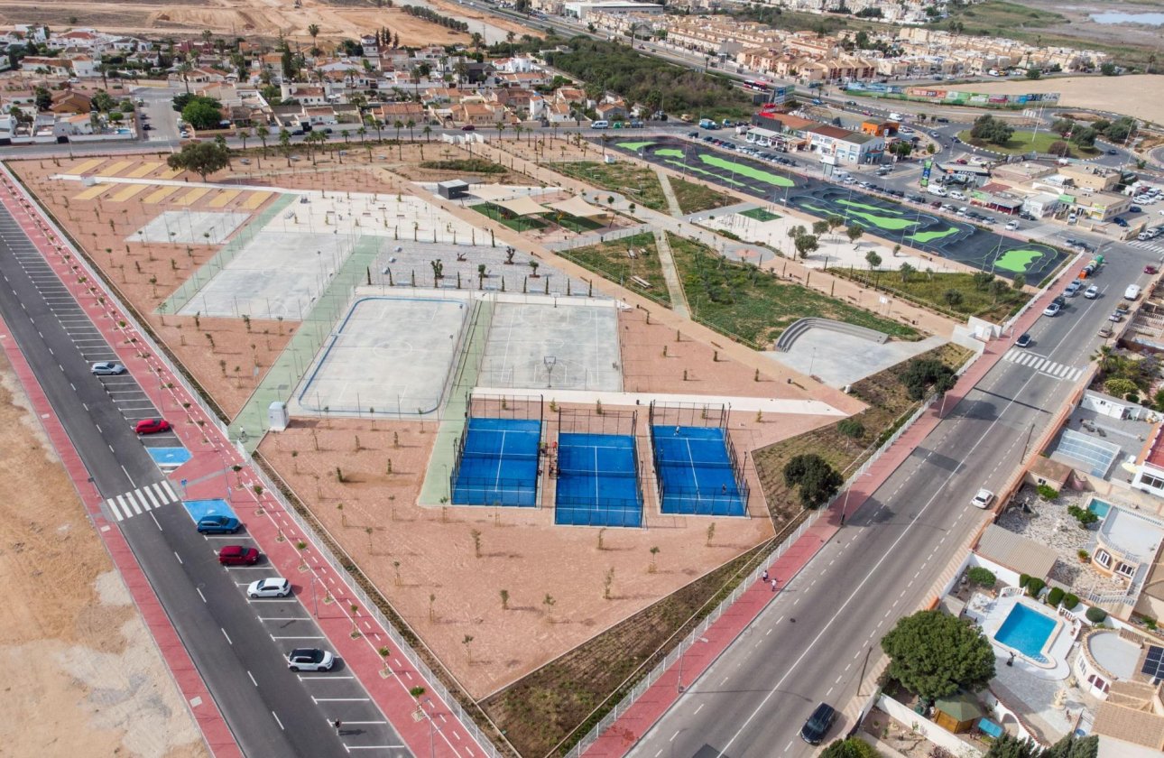 Resale - Villa / Semi detached - Torrevieja - El chaparral