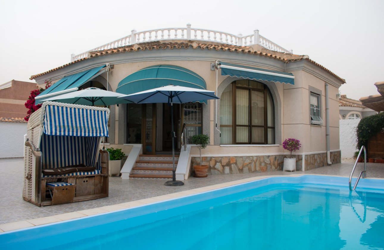 Resale - Villa - Torrevieja