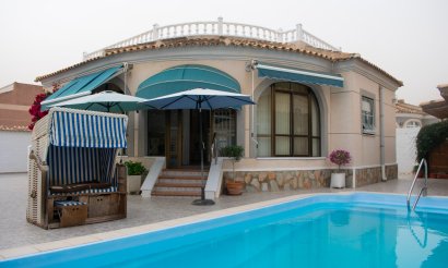 Resale - Villa - Torrevieja