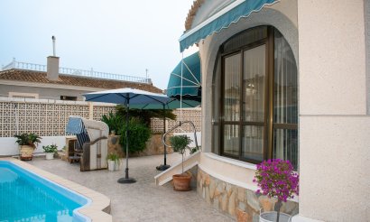 Resale - Villa - Torrevieja