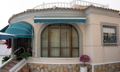 Resale - Villa - Torrevieja