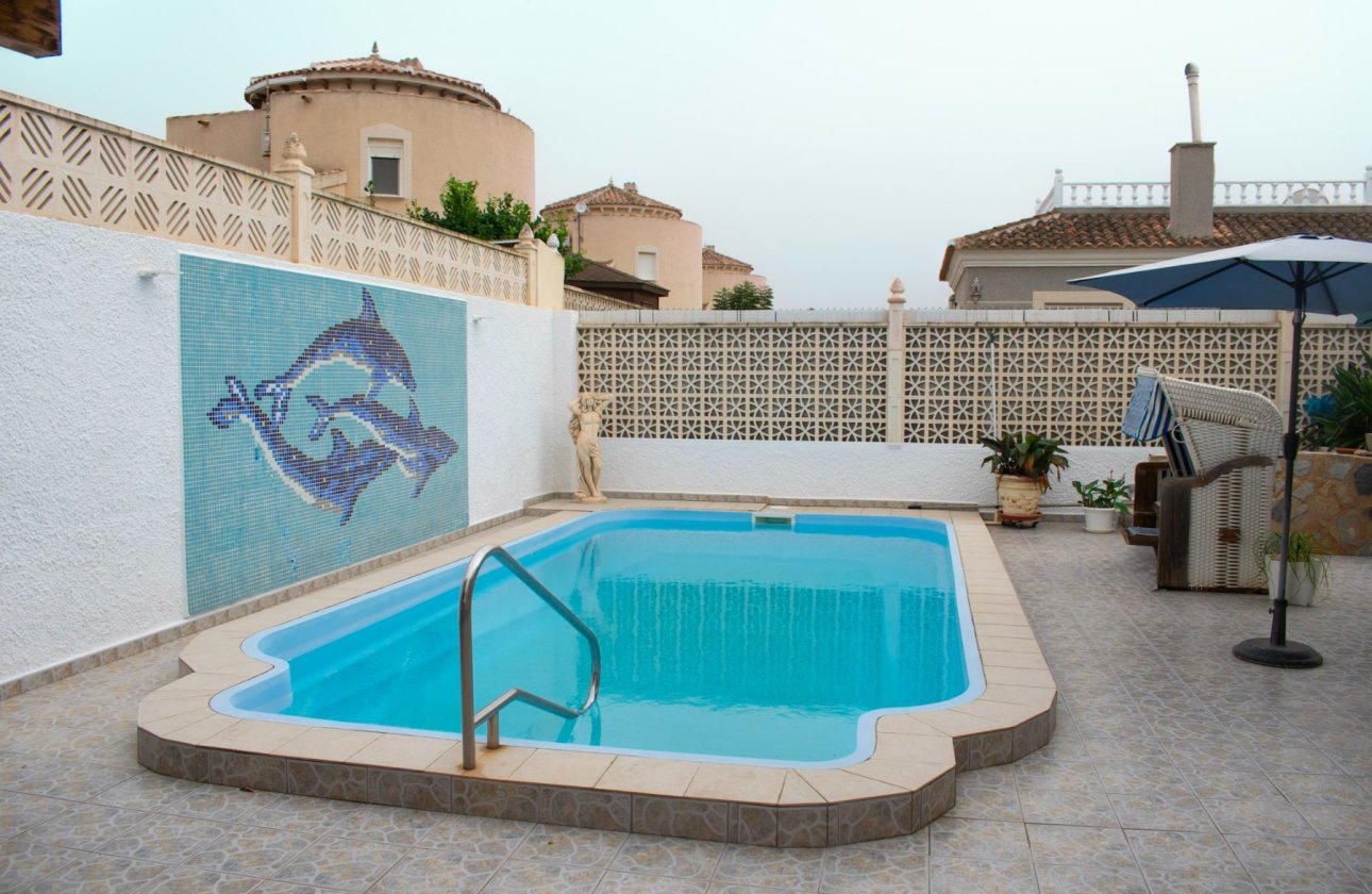 Resale - Villa - Torrevieja