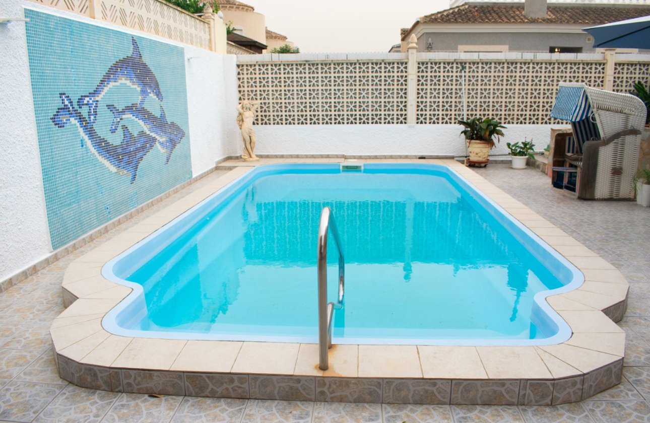 Resale - Villa - Torrevieja