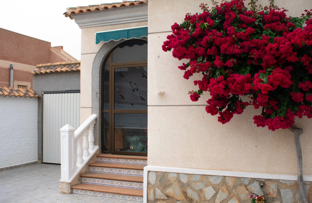 Resale - Villa - Torrevieja