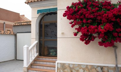 Resale - Villa - Torrevieja