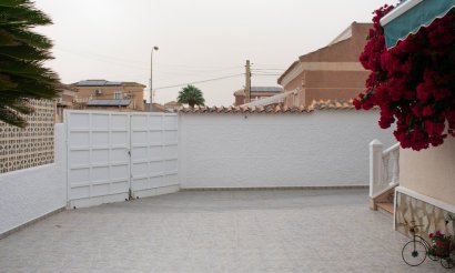Resale - Villa - Torrevieja