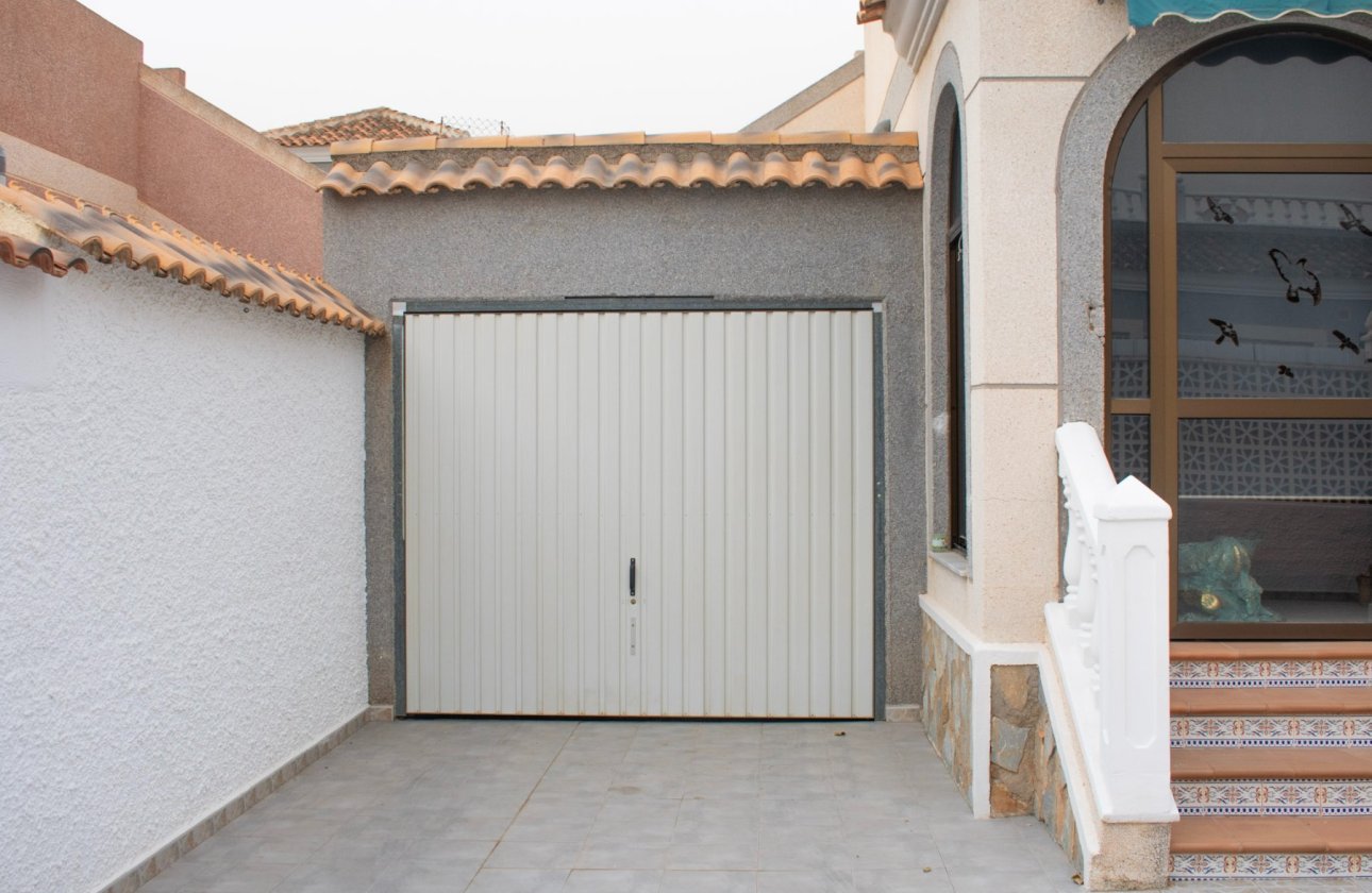 Resale - Villa - Torrevieja